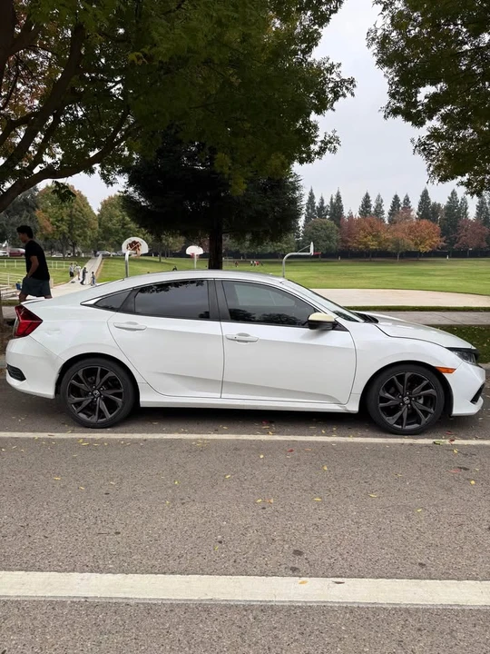 2020 Honda Civic 10th Gen - Image 3 of 10