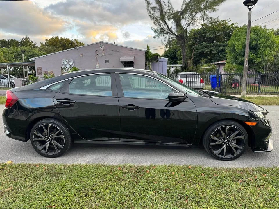 2020 Honda Civic 10th Gen - Image 9 of 15