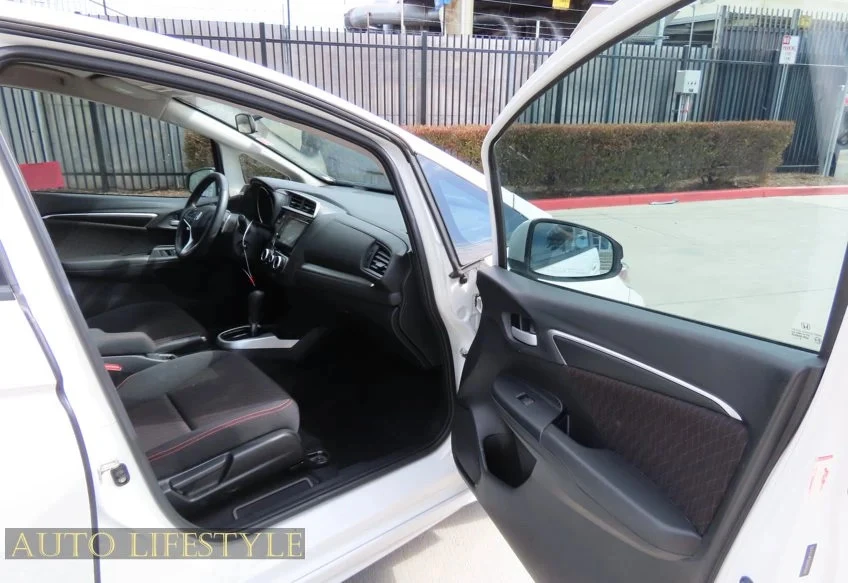 2020 Honda Fit - Image 19 of 31