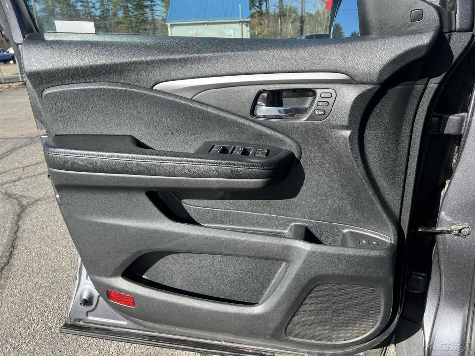 2020 Honda Pilot 3rd Gen - Image 11 of 12