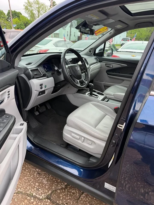 2020 Honda Pilot 3rd Gen - Image 9 of 15