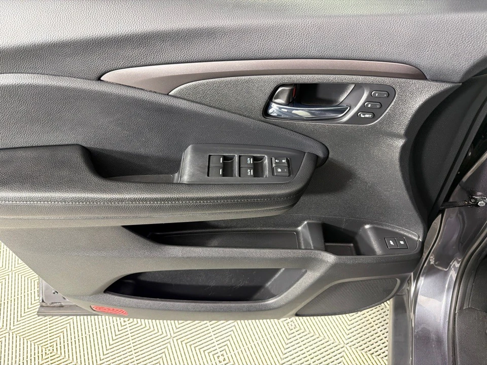2020 Honda Pilot 3rd Gen - Image 11 of 21