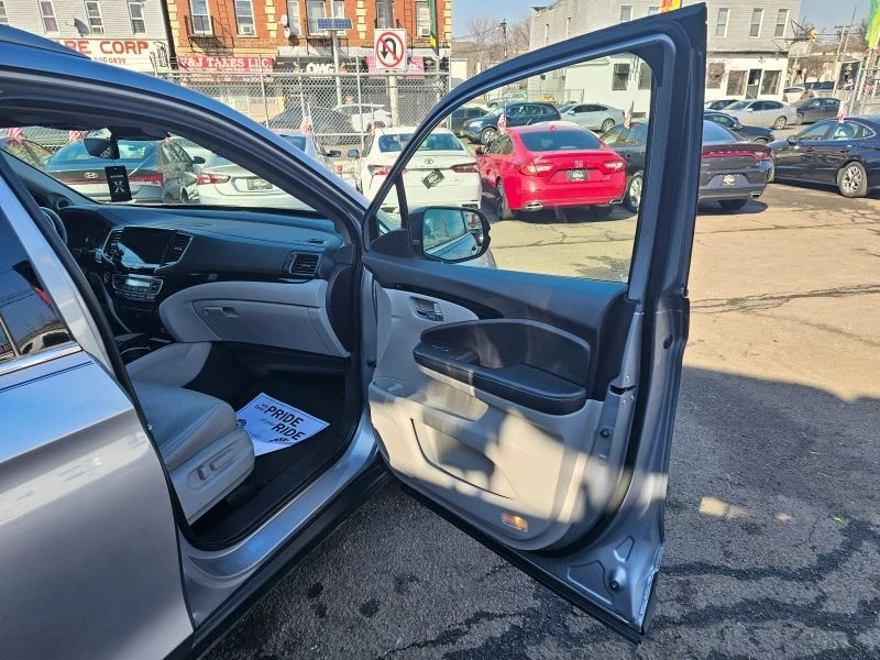 2020 Honda Pilot 3rd Gen - Image 11 of 12