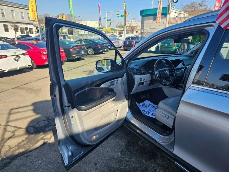 2020 Honda Pilot 3rd Gen - Image 9 of 12