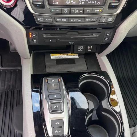2020 Honda Pilot 3rd Gen - Image 15 of 17