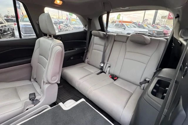 2020 Honda Pilot 3rd Gen - Image 9 of 17