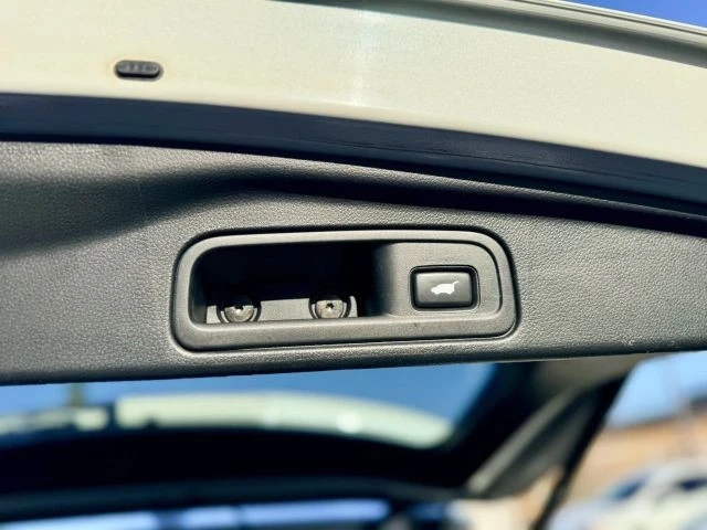 2020 Honda Pilot 3rd Gen - Image 15 of 21
