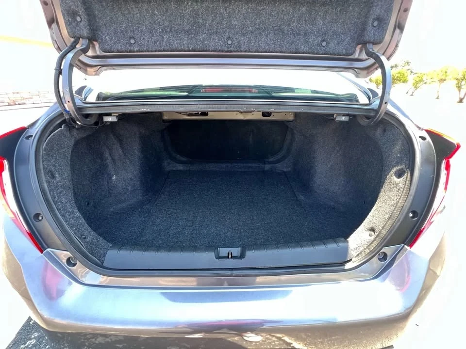 2020 Honda Civic 10th Gen - Image 9 of 20