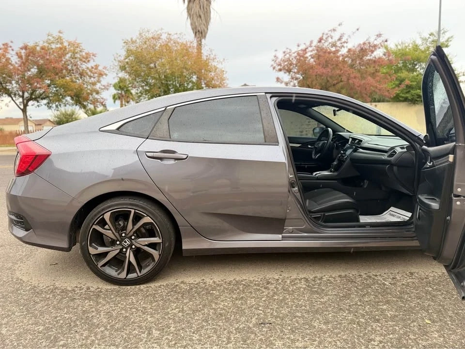 2020 Honda Civic 10th Gen - Image 9 of 15
