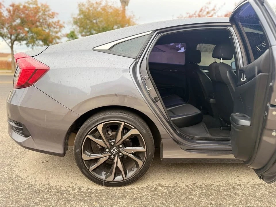 2020 Honda Civic 10th Gen - Image 10 of 15