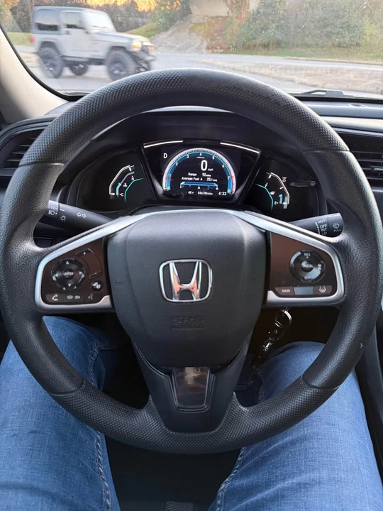 2020 Honda Civic 10th Gen - Image 10 of 16