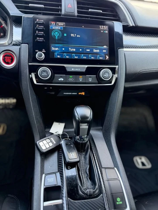 2020 Honda Civic 10th Gen - Image 9 of 11