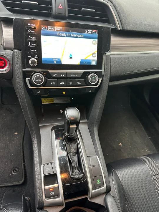 2020 Honda Civic 10th Gen - Image 13 of 18