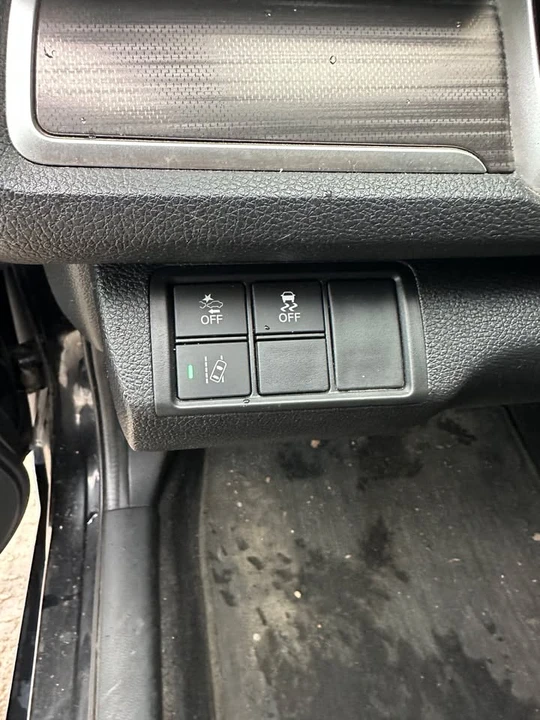 2020 Honda Civic 10th Gen - Image 10 of 18