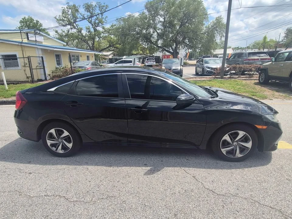 2020 Honda Civic 10th Gen - Image 6 of 11