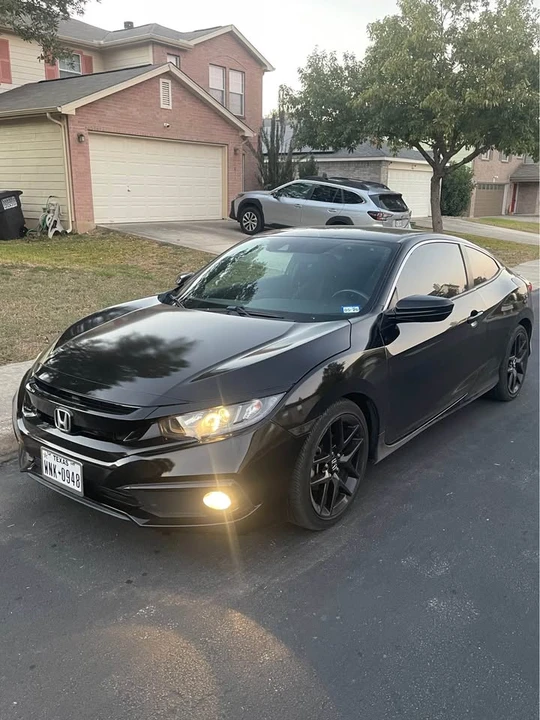 2020 Honda Civic 10th Gen - Image 2 of 10