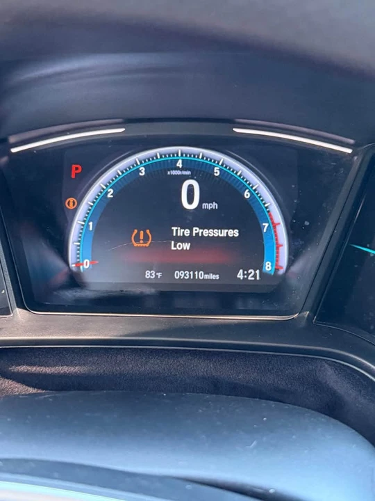 2020 Honda Civic 10th Gen - Image 10 of 12
