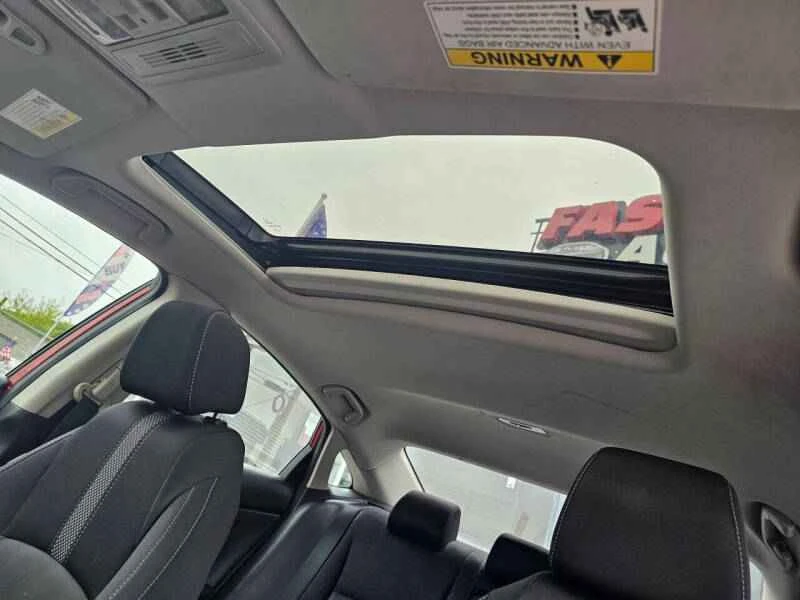 2020 Honda Civic 10th Gen - Image 17 of 19