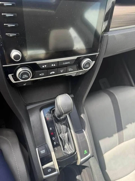 2020 Honda Civic 10th Gen - Image 6 of 9