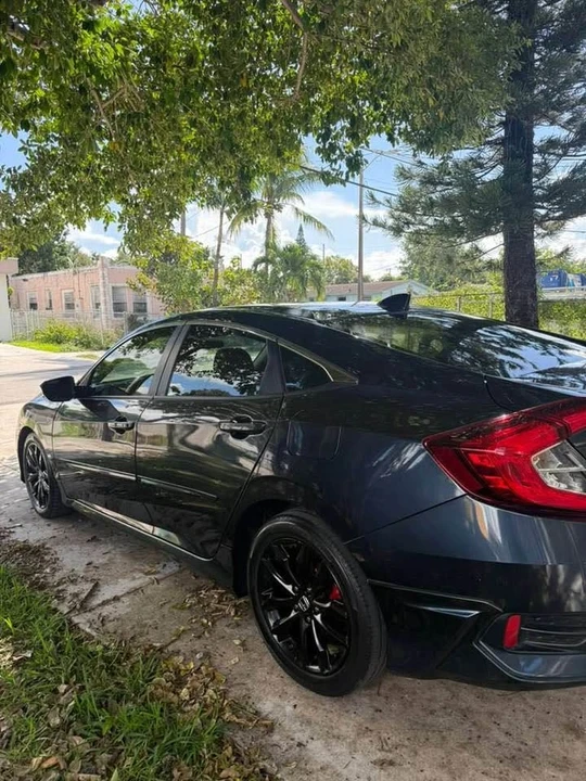 2020 Honda Civic 10th Gen - Image 4 of 9