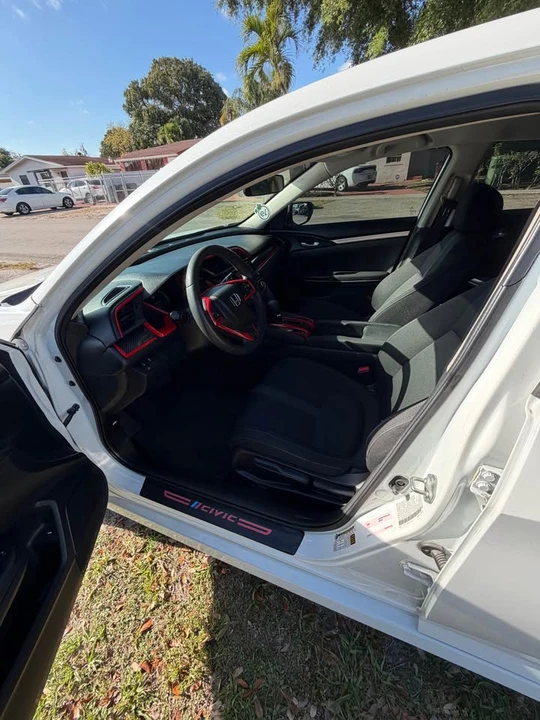 2020 Honda Civic 10th Gen - Image 10 of 12