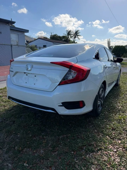 2020 Honda Civic 10th Gen - Image 3 of 12