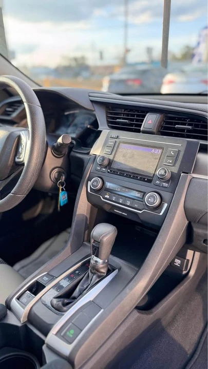 2020 Honda Civic 10th Gen - Image 8 of 15