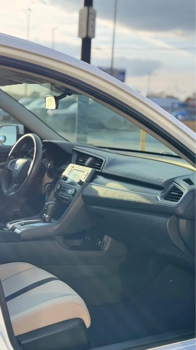 2020 Honda Civic 10th Gen - Image 12 of 15