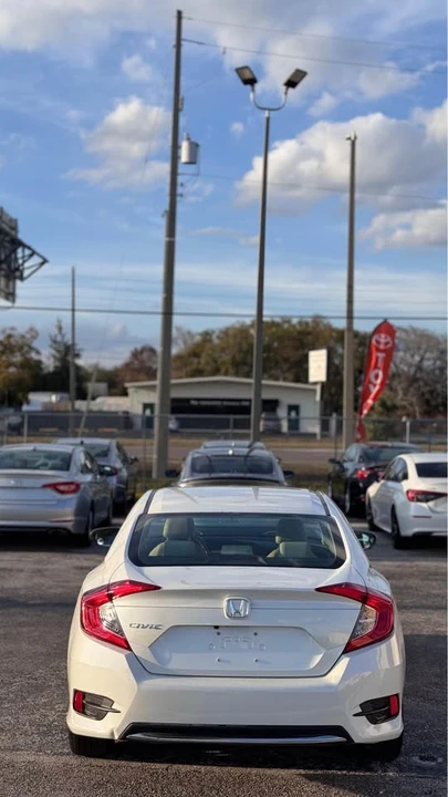 2020 Honda Civic 10th Gen - Image 10 of 15