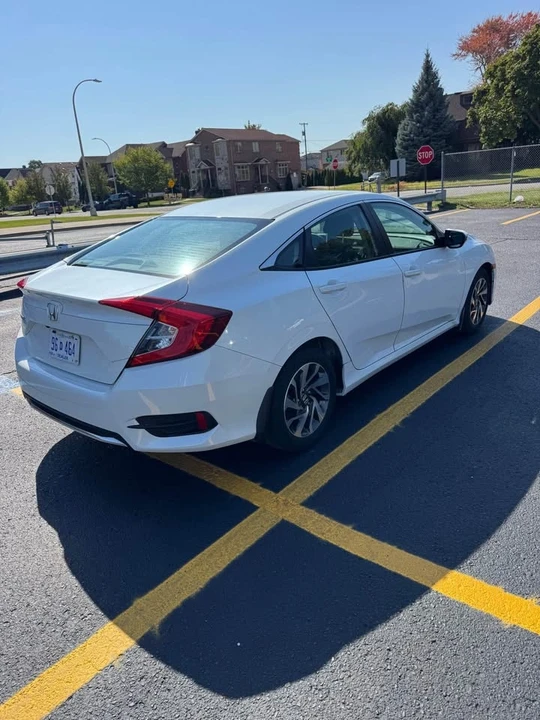 2020 Honda Civic 10th Gen - Image 5 of 15