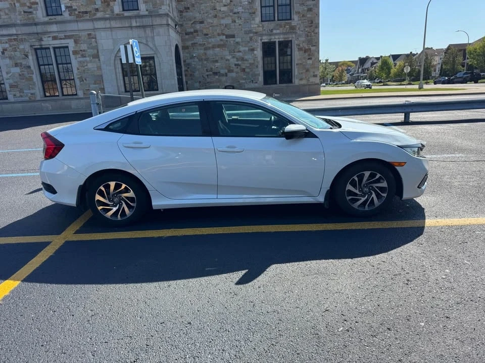 2020 Honda Civic 10th Gen - Image 4 of 15