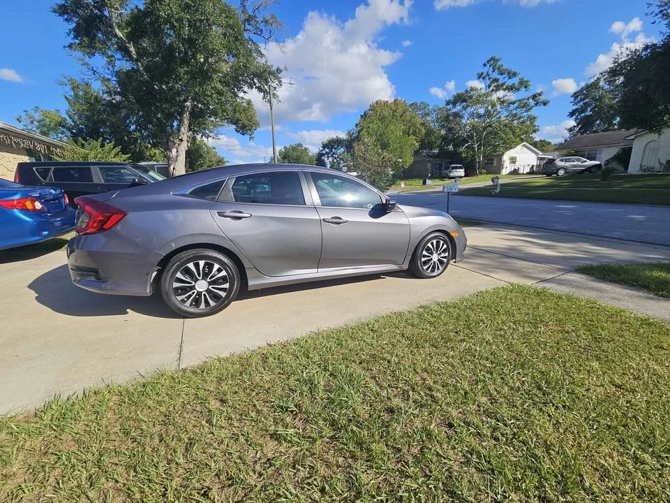 2020 Honda Civic 10th Gen - Image 6 of 13
