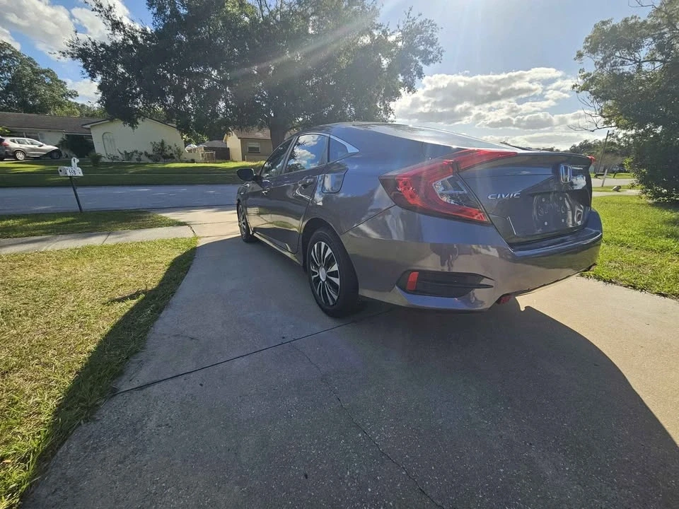 2020 Honda Civic 10th Gen - Image 5 of 13