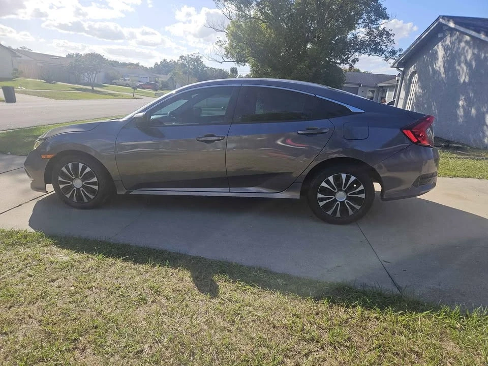 2020 Honda Civic 10th Gen - Image 4 of 13