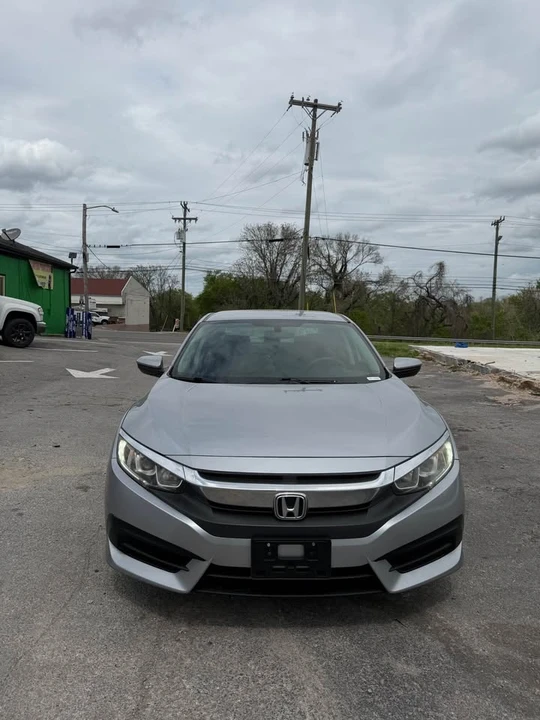2020 Honda Civic 10th Gen - Image 2 of 10