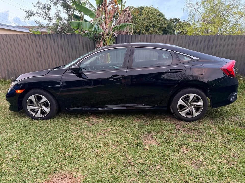 2020 Honda Civic 10th Gen - Image 6 of 10