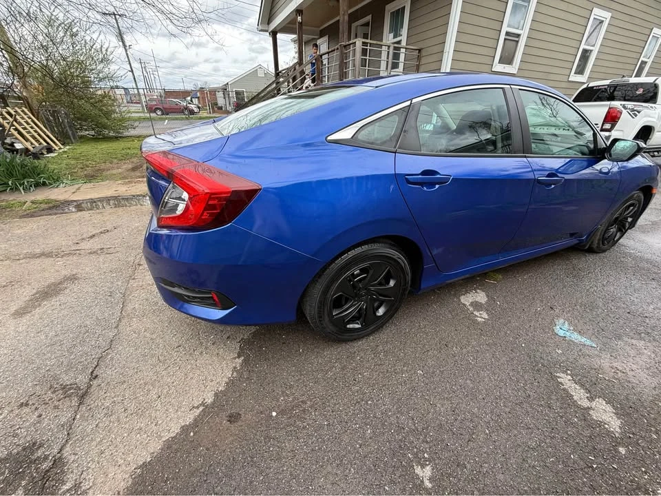 2020 Honda Civic 10th Gen - Image 8 of 10