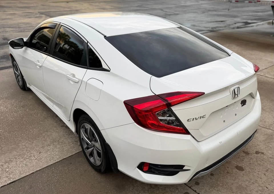 2020 Honda Civic 10th Gen - Image 8 of 11