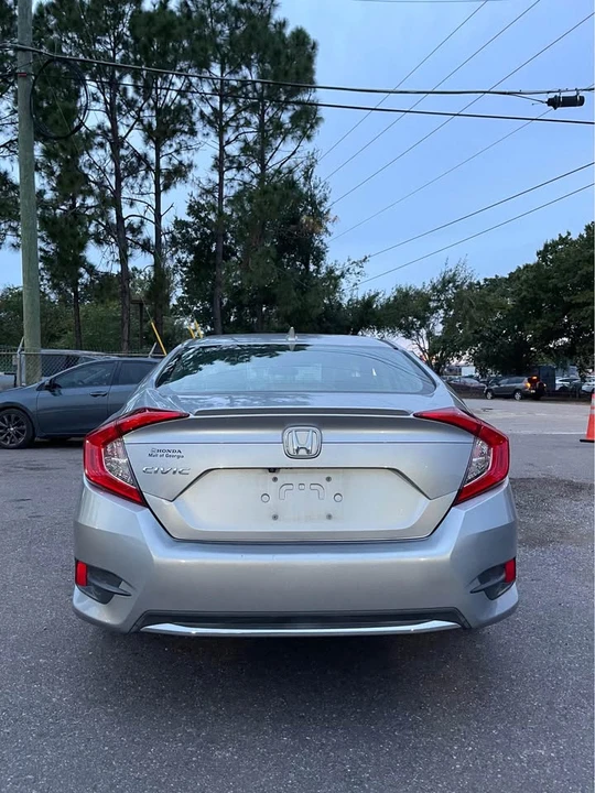 2020 Honda Civic 10th Gen - Image 5 of 10