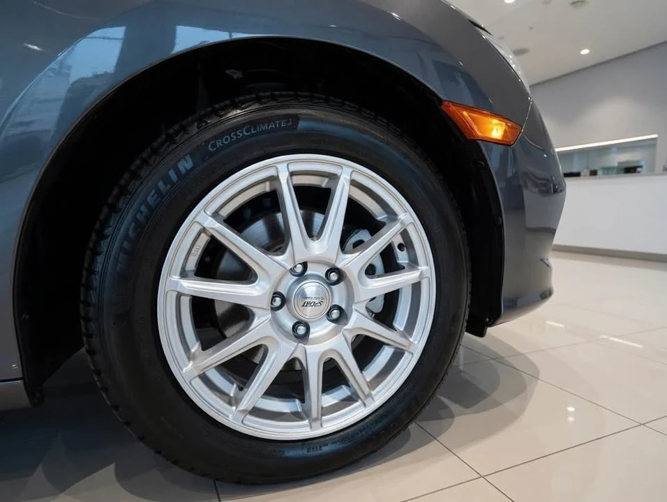 2020 Honda Civic 10th Gen - Image 8 of 13