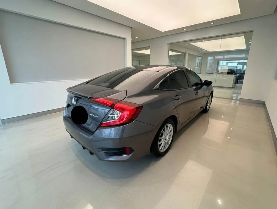 2020 Honda Civic 10th Gen - Image 5 of 13