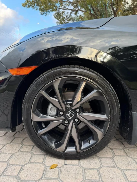 2020 Honda Civic 10th Gen - Image 9 of 12