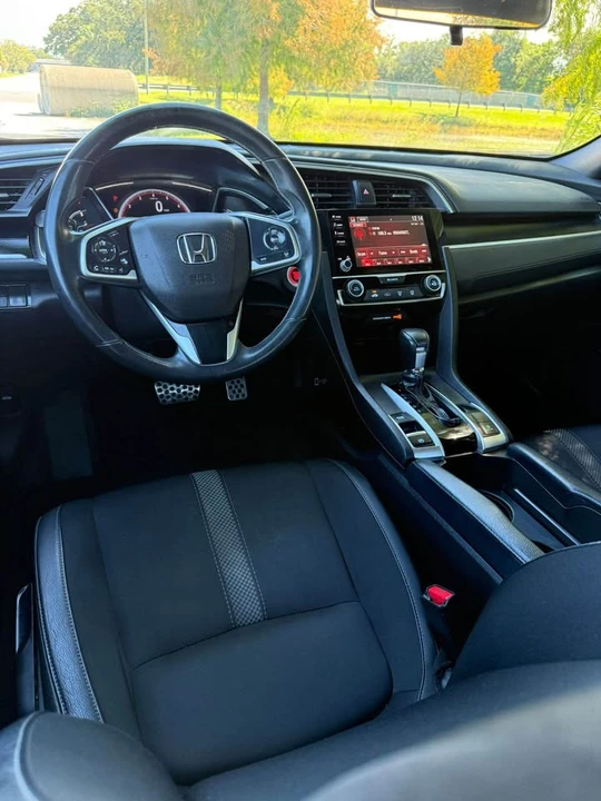 2020 Honda Civic 10th Gen - Image 10 of 13