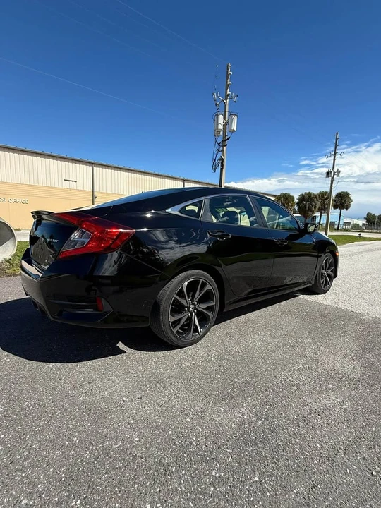 2020 Honda Civic 10th Gen - Image 6 of 13
