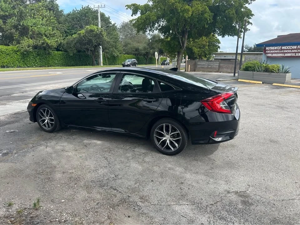 2020 Honda Civic 10th Gen - Image 10 of 13