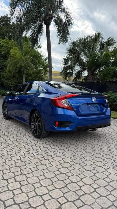 2020 Honda Civic 10th Gen - Image 5 of 9