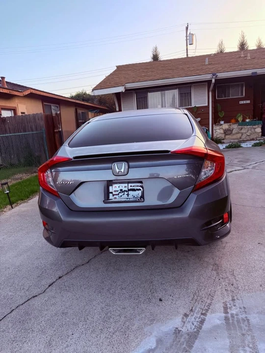 2020 Honda Civic 10th Gen - Image 5 of 10