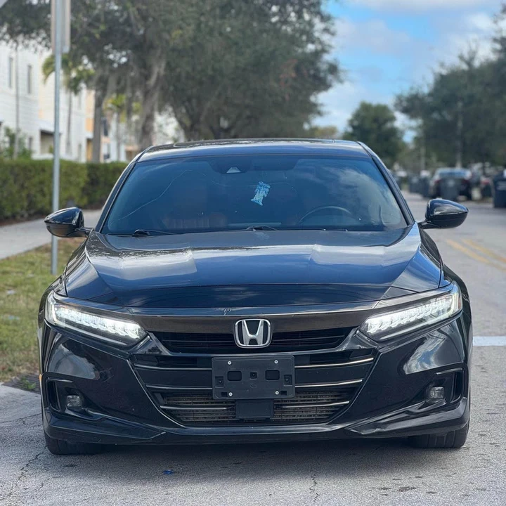 2020 Honda Civic 10th Gen - Image 2 of 13