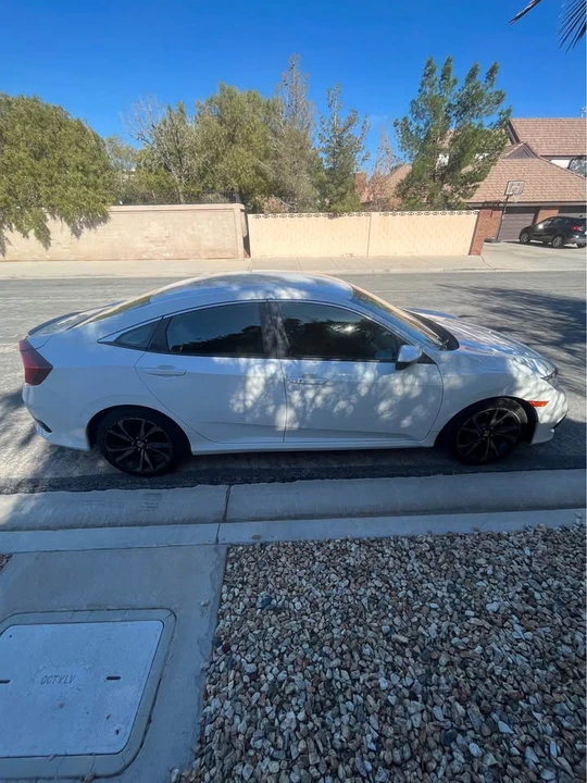 2020 Honda Civic 10th Gen - Image 3 of 10
