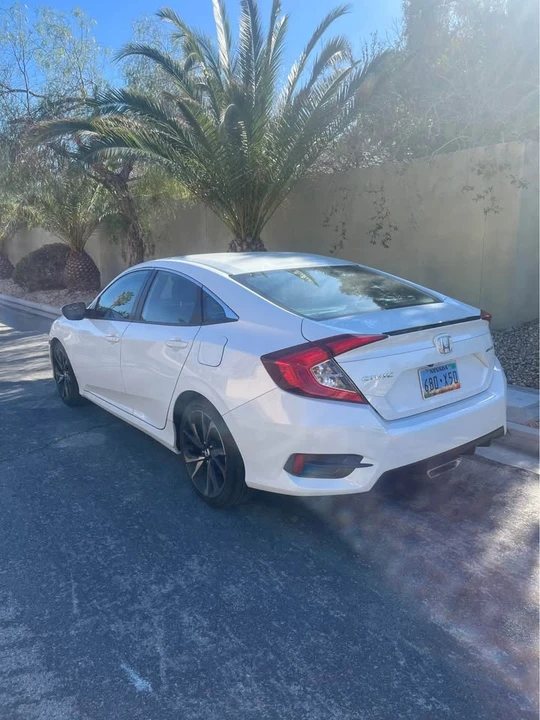 2020 Honda Civic 10th Gen - Image 5 of 10